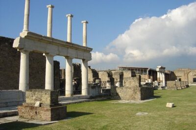 Amalfi Coast: Pompei & Vesuvius small group with Skip the line tickets - The lunch break: your meal is on you, and that changes the vibe
