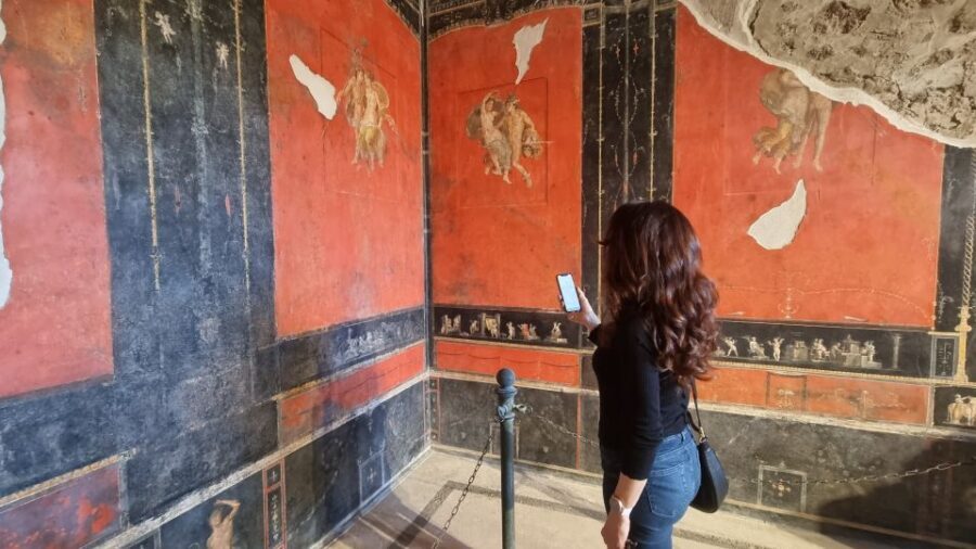 Campania: Pompei+Herculaneum+Vesuvius audio guide - How ITGUIDES actually works: download, redeem, and use geo localization