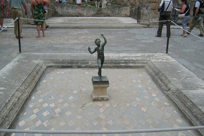 Discovering Pompeii and Herculaneum - VIP Tour with Lunch - Lunch at a typical restaurant: a small break with big impact
