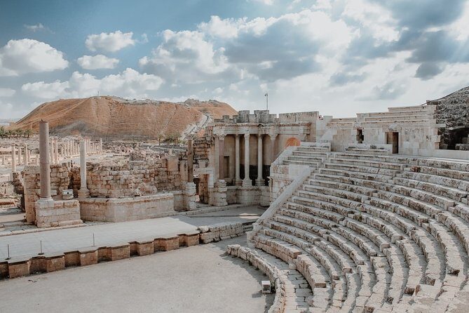 Discovering Pompeii and Herculaneum - VIP Tour with Lunch - Herculaneum: why it feels different from Pompeii