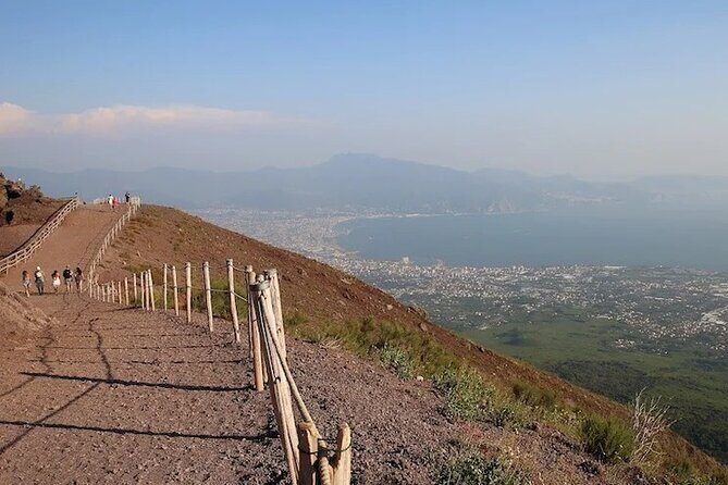 Discovering the Vesuvius - VIP tour / Small group - Crater of Vesuvius: making the most of your time at the top