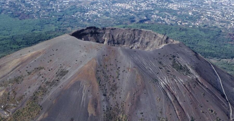 Ercolano: Half-Day Sightseeing Tour to Vesuvius - Walking to the Crater: What the Summit Visit Really Feels Like