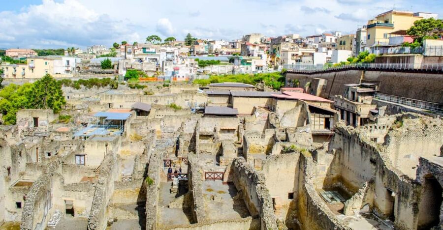 Ercolano: Herculaneum Entry Ticket with Optional Audio Guide - Audio guide app vs physical device: which one fits your style