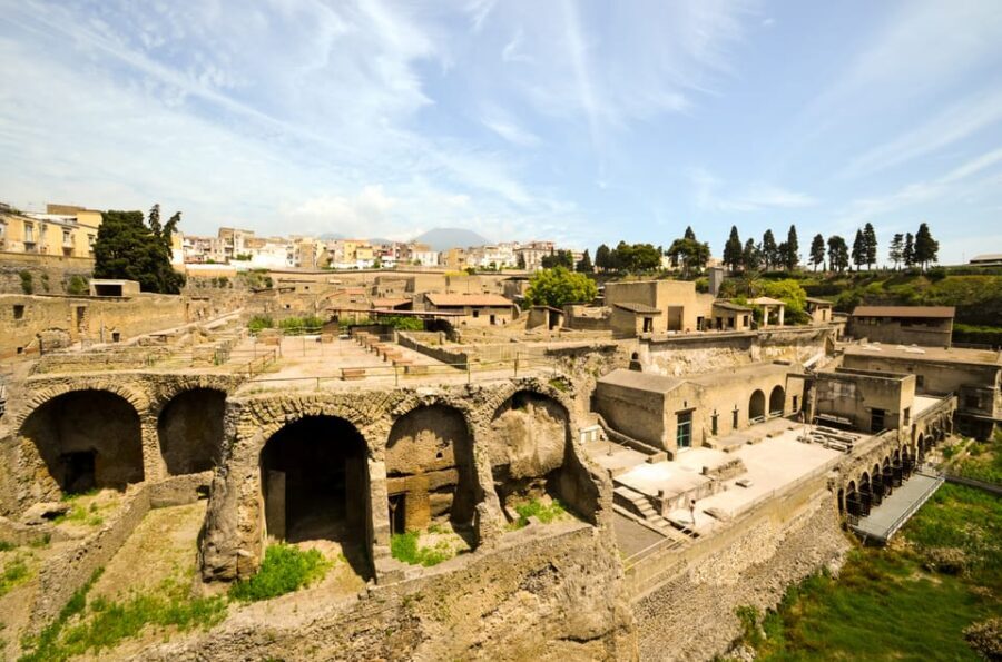 Ercolano: Herculaneum Entry Ticket with Optional Audio Guide - Walking the town: how to plan your route inside the ruins