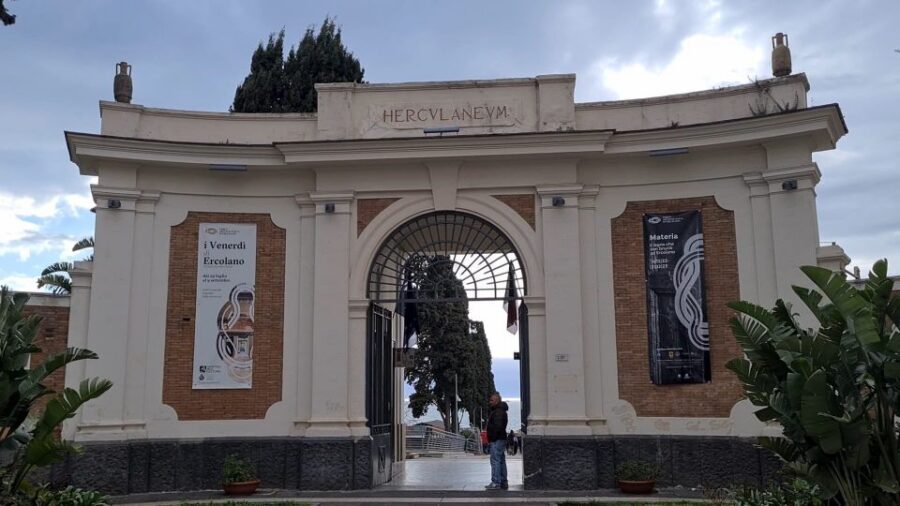 Ercolano: Herculaneum Skip-the-Line Ticket & Audio Guide - Herculaneum in your own rhythm: why this ticket beats a rushed tour