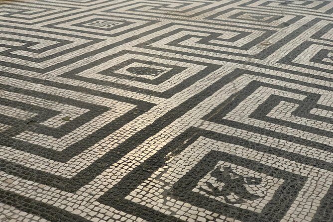 Excellence Private Herculaneum Guided Tour with an Archeologist - Holy terrace and the main road: turning ruins into daily routines