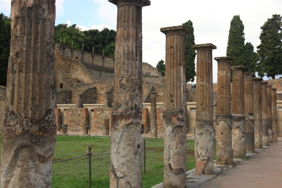 From Naples: Herculaneum, Mount Vesuvius & Pompeii Day Trip - Pompeii in 2 hours: how to see the best parts without getting lost