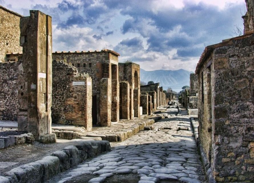 From Naples: Pompeii and Herculaneum VIP Tour with Lunch - Lunch near Pompeii: included, but use it wisely