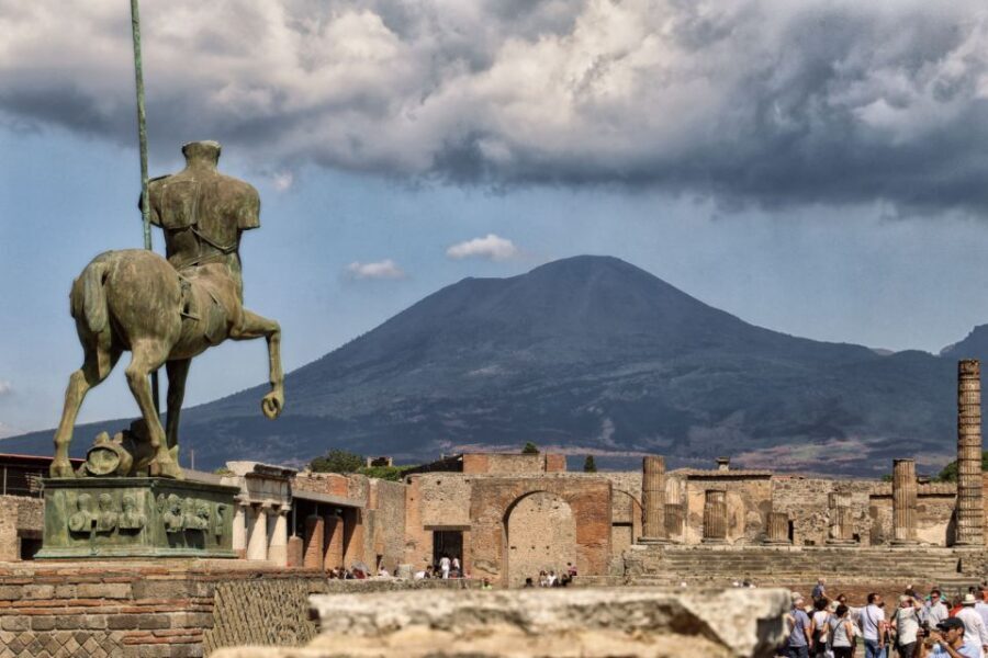 From Naples: Pompeii and Vesuvius Full-Day Tour with Lunch - Pompeii Archaeological Site: a tight, guided route through daily life