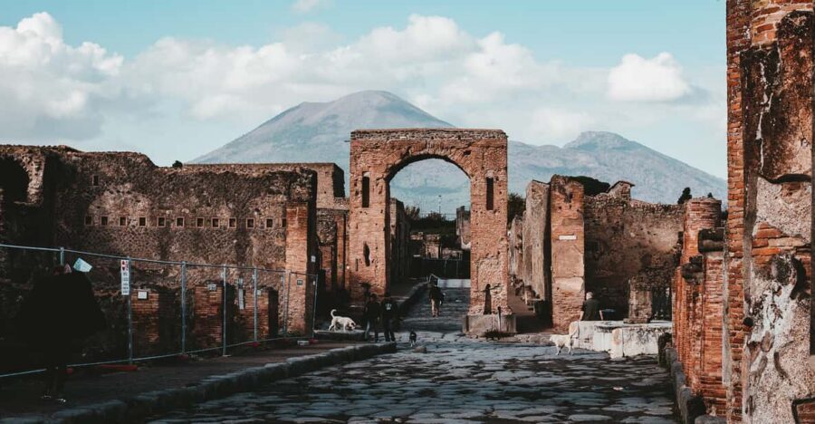 From Naples: Pompeii and Vesuvius Tour with Ticket Options - Pompeii in about two hours: what you actually get to see