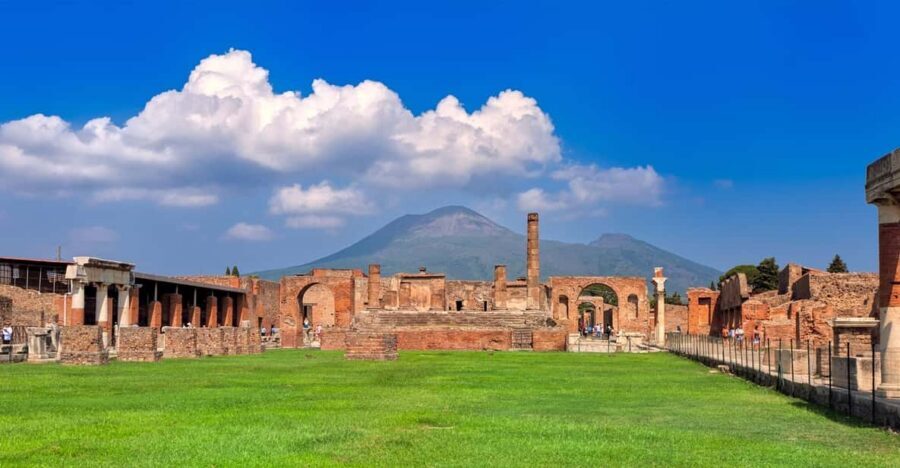 From Naples: Pompeii, Herculaneum and Vesuvius Tour - Stop 2: Herculaneum (Ercolano) ruins in a 2-hour walking block