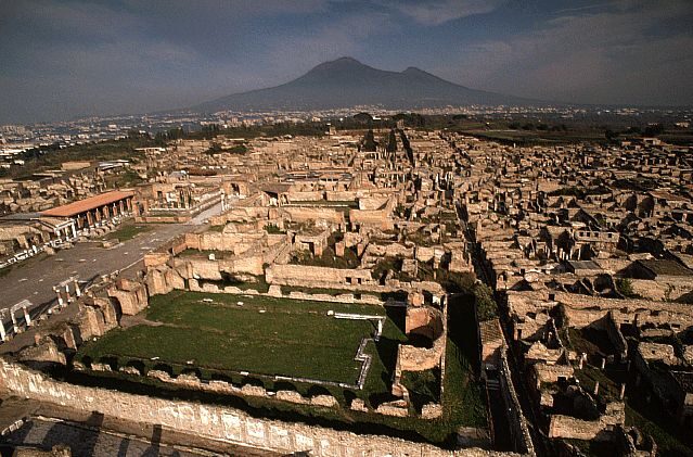 from Naples - Private Tour Pompeii, Vesuvius, and Sorrento - Sorrento wandering: piazzas, narrow streets, and famous creative energy