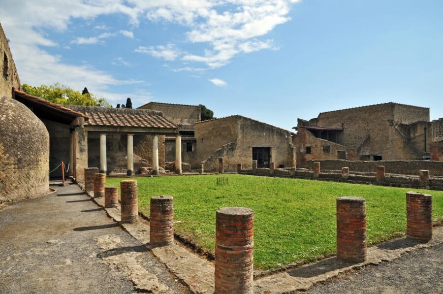From Naples: Vesuvius and Herculaneum Day Trip with Tickets - Herculaneum Archaeological Park: what you can see in about 2 hours