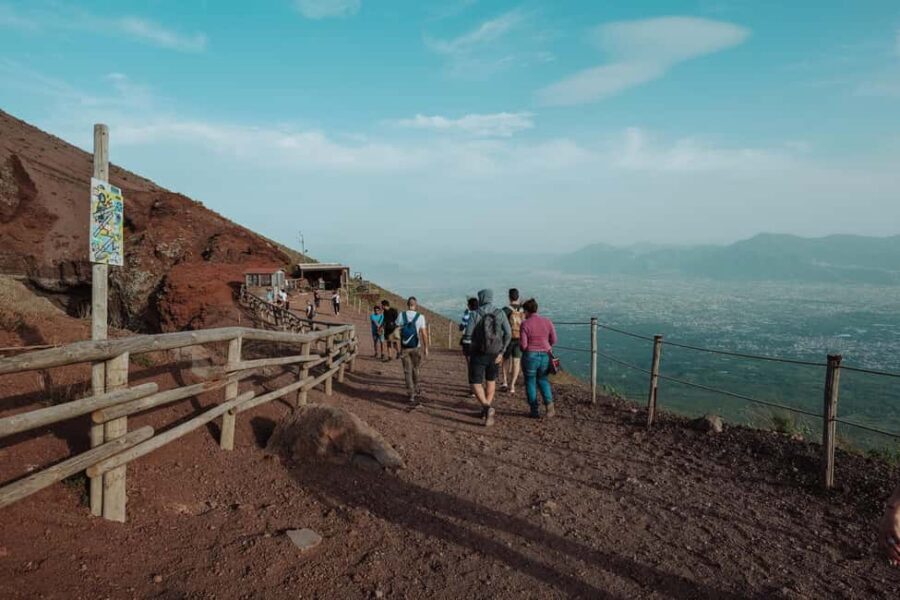 From Pompeii: Mount Vesuvius Guided Tour with Transfer - Why Vesuvius from Pompeii feels different than a day trip