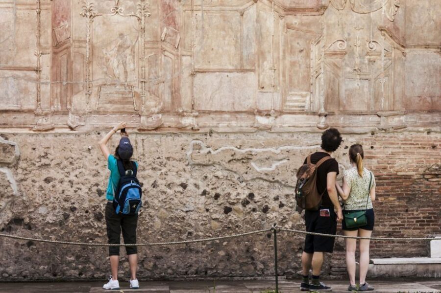 From Rome: Pompeii and Herculaneum by High-Speed Train - Pompeii with an archaeologist: the stops that matter
