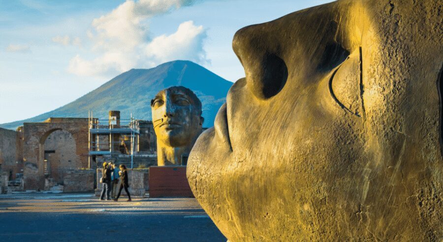 From Rome: Pompeii and Herculaneum Tour w/ High-speed Train - Lunch break in Naples: Neapolitan pizza at a former rail-station spot