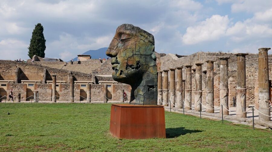 From Sorrento: Day Tour to Pompeii Ruins and Mount Vesuvius - Lunch near Pompeii: pizza stop with a mixed chance of perfection