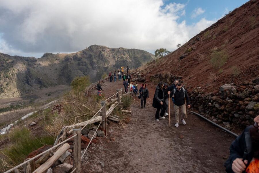 From Sorrento: Pompeii and Vesuvius Guided Tour with Lunch - How much walking is involved, and what to wear