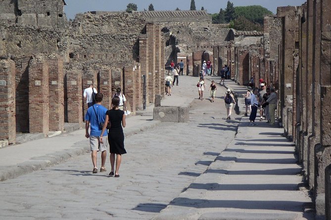 Guided Day Tour of Pompeii and Herculaneum with Light Lunch - Lunch break en route: what the light lunch really means