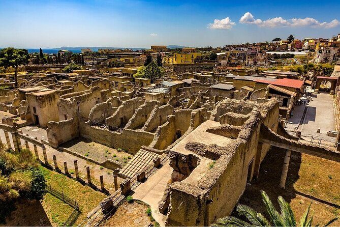 Guided Tour of Herculaneum with Lunch and Ticket Included - Key things you’ll notice right away