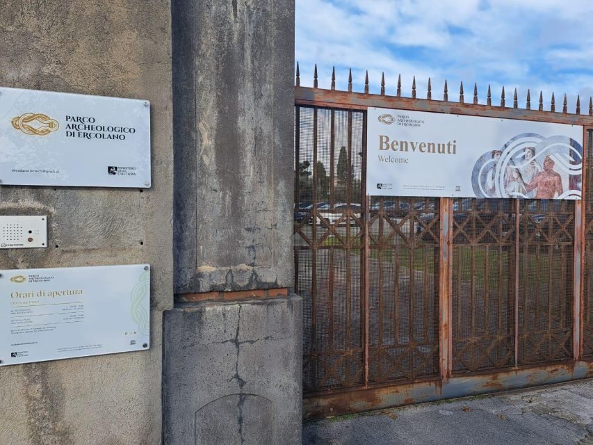Herculaneum: 2hour Shared Guided Tour + entry tickets - Why Herculaneum Feels Different From Other Roman Ruins