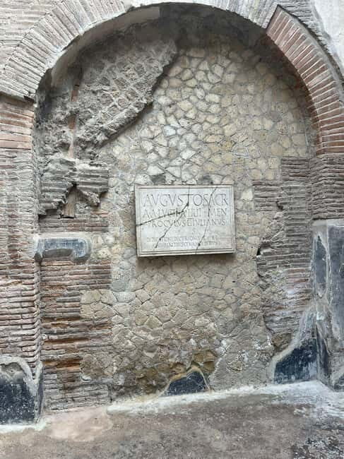 HERCULANEUM AND VESUVIUS: PRESTIGE TOUR FROM NAPLES - Audio Guide on Your Phone: How to Use It Without Making It a Job