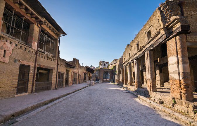 Herculaneum Private Tour with an Archaeologist - La Terrazza di M. Nonio Balbo: The Eruption Hit, Up Close