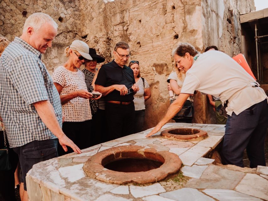 Herculaneum: Private Walking Tour with Archeologist Guide - The Domestic Homes: Albergo, Neptune and Amphitrite, and the Stags
