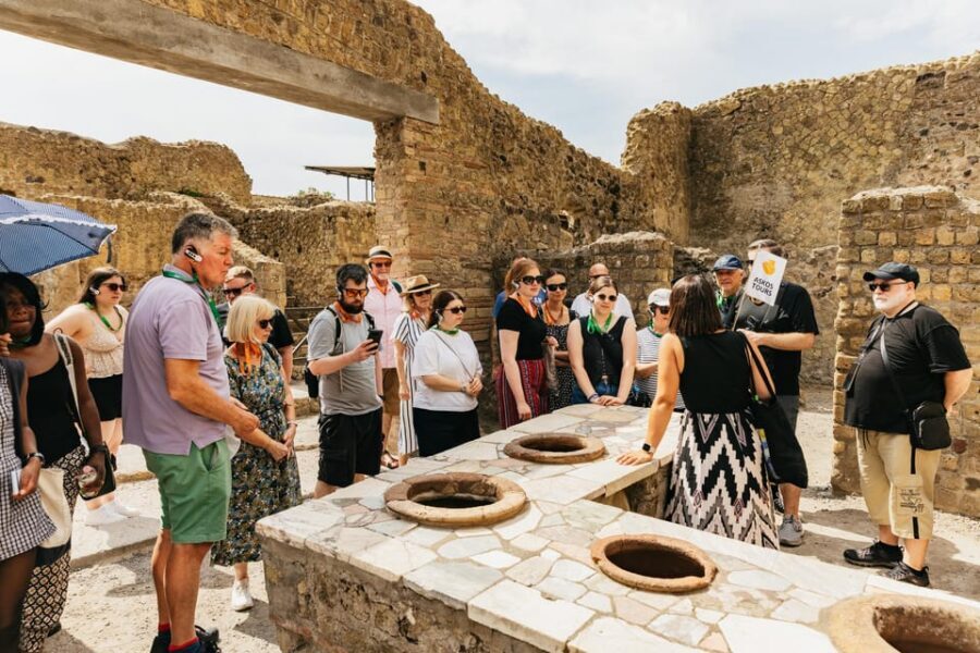 Herculaneum: Skip-the-Line Guided Tour with Archaeologist - House of Neptune and Amphitrite: Art That Survived the Blast