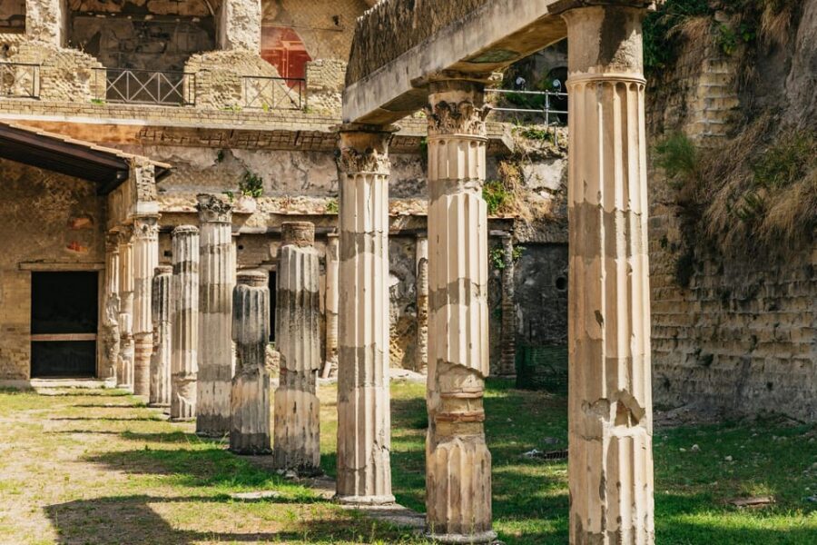 Herculaneum: Skip-the-Line Guided Tour with Archaeologist - House of Skeletons and the Human Scale of the Disaster