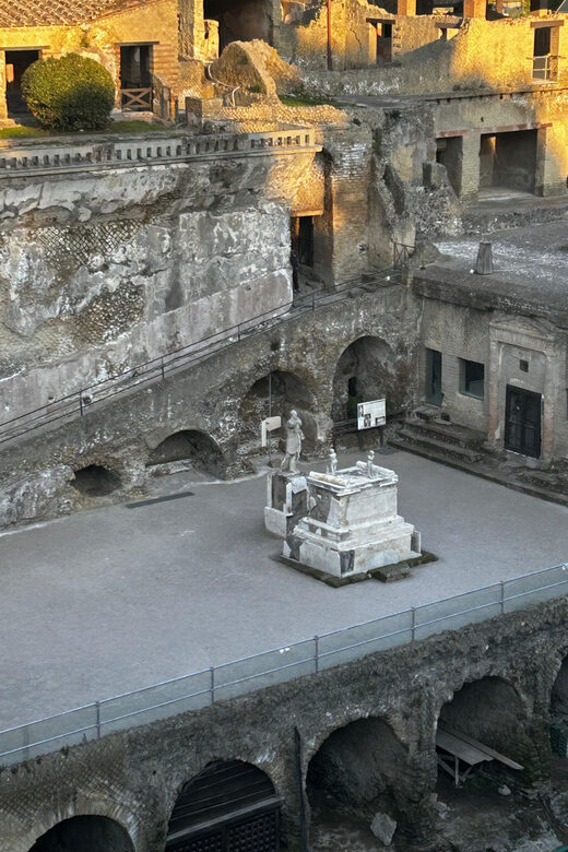 Herculaneum - Small Group Tour (admission included) - Small-group touring with licensed guides (and real question time)