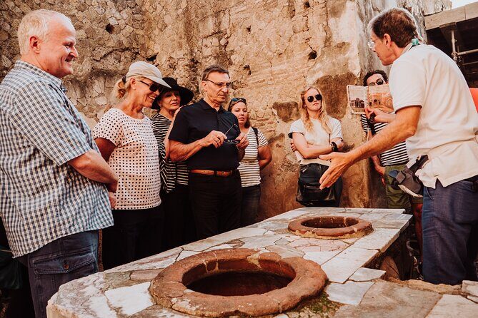Herculaneum Small Group Tour and Ticket With an Archaeologist - The 2-hour route through standout houses and bath spaces