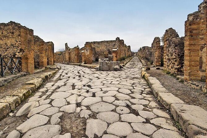 Naples: Herculaneum Entry Ticket with Digital Audio Tour - Why Herculaneum feels more intimate than Pompeii