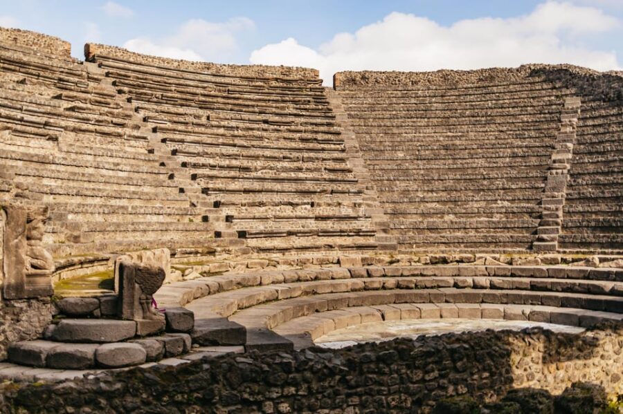Naples: Pompeii and Mt. Vesuvius with Lunch and Wine Tasting - The role of the guides: what makes this tour feel organized