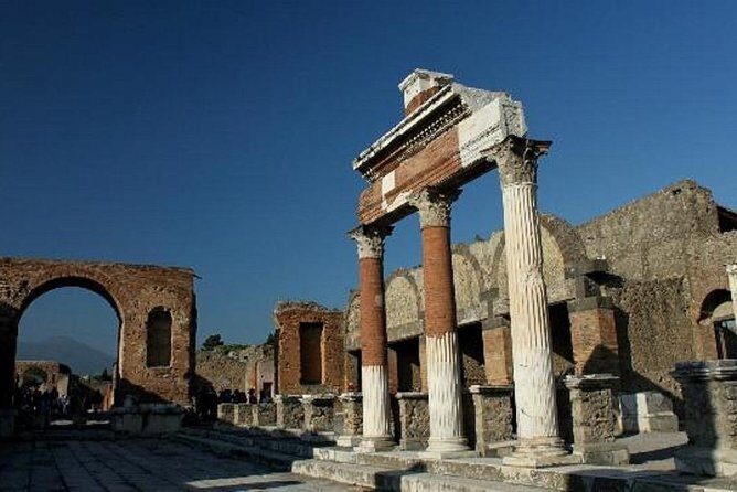 Naples: Pompeii, Herculaneum, and Vesuvius Tour by Minivan - The “no live guide” reality (and how to use it)