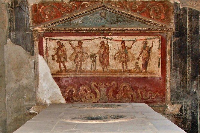 Pompeii and Herculaneum day trip - Herculaneum: smaller site, better-preserved feel