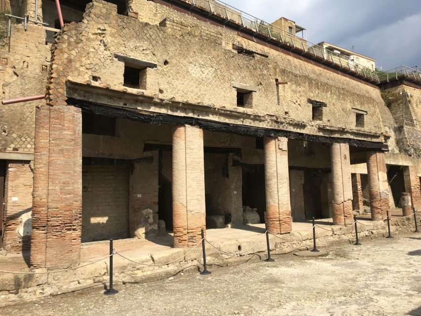 Pompeii and Herculaneum: Guided Tour with an Archaeologist - Pompeii and Herculaneum in one day: why the pairing matters