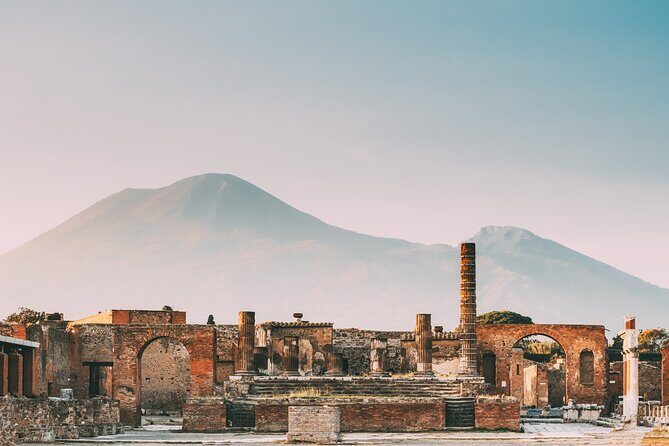 Pompeii and Mount Vesuvius Day Trip from Rome with Pizza Lunch - Group size, headsets, and why your guide matters