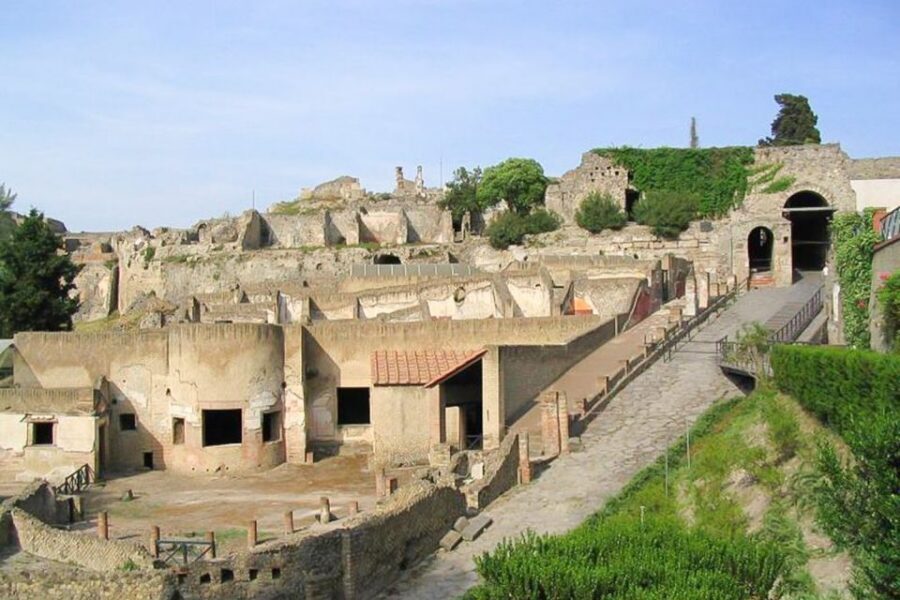 Pompeii and Vesuvius Full-Day Tour from Amalfi Coast - The Cameo and Coral Factory Stop: Souvenir Shopping With a Story