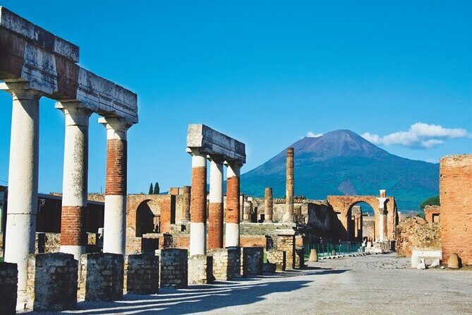 Pompeii and Vesuvius Tour with Pickup - The 1-hour break in Pompeii: snacks, then breathing room