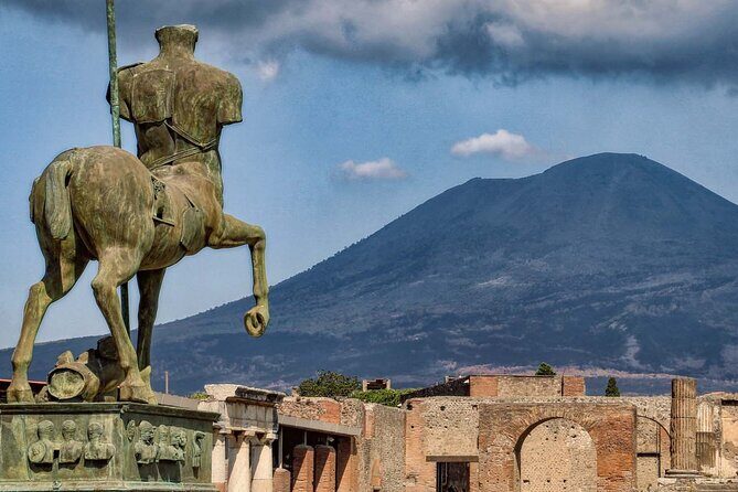 Pompeii and Vesuvius Tour with Pickup - What about language and guiding?