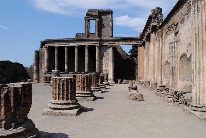 Pompeii and Vesuvius - VIP Tour/Small Group with Lunch - Hotel Pickup and a Smooth Start from Naples