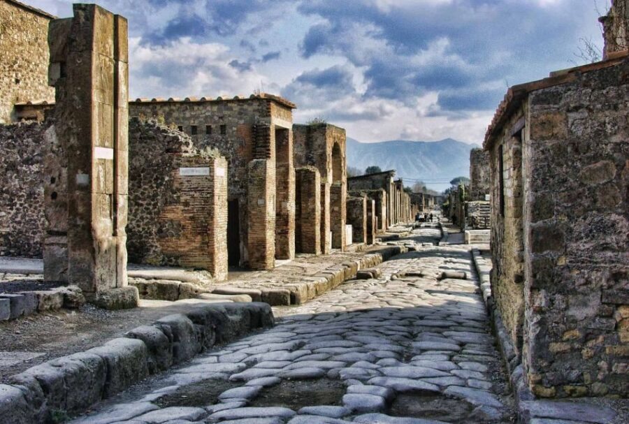 Pompeii: Day Tour of Pompeii and Vesuvius with Bus Transfer - Pompeii’s Two-Hour Guided Walk: What You’ll See and How It Feels
