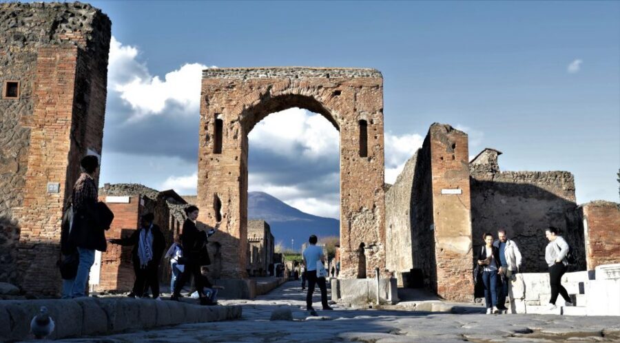 Pompeii: Day Tour of Pompeii and Vesuvius with Bus Transfer - Gran Cono Crater Rim: The 15–20 Minute Hike and 1.5 Hours of Views