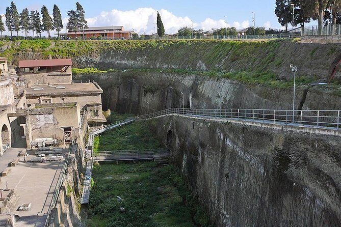 Pompeii, Herculaneum and Vesuvius Private Guided Tour - Getting rolling from Naples: the 8:30 plan