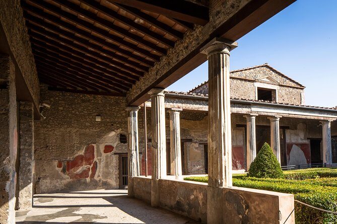 Pompeii & Mt.Vesuvius Day Tour from Naples with Pizza Lunch - One day to see Pompeii and climb Mt. Vesuvius