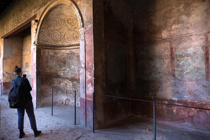 Pompeii & Mt.Vesuvius Day Tour from Naples with Pizza Lunch - Lunch near Pompeii: pizza with a drink, plus the timing gotchas