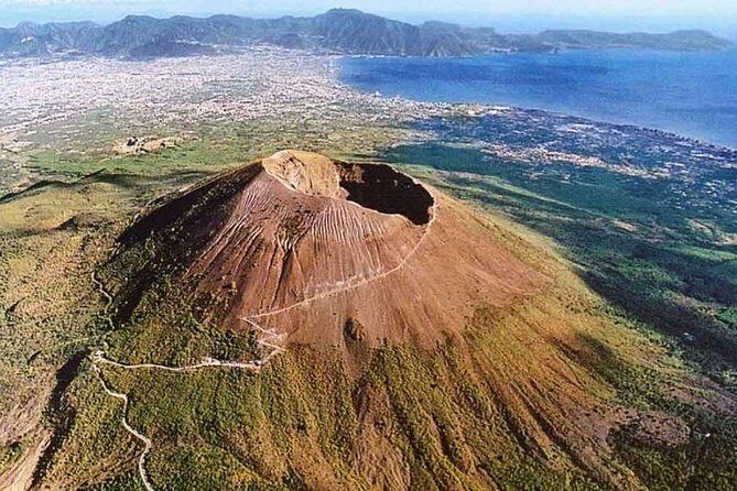 Pompeii & Vesuvius with Wine Tasting from the Coast - Group size and English-language touring: comfort without crowding
