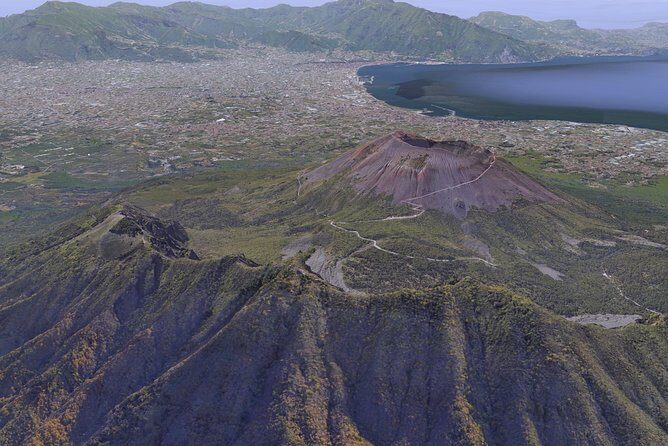Private Day Tour to Vesuvius, Herculaneum & Pompeii with Pick Up - Herculaneum archaeological park: smaller, often better preserved