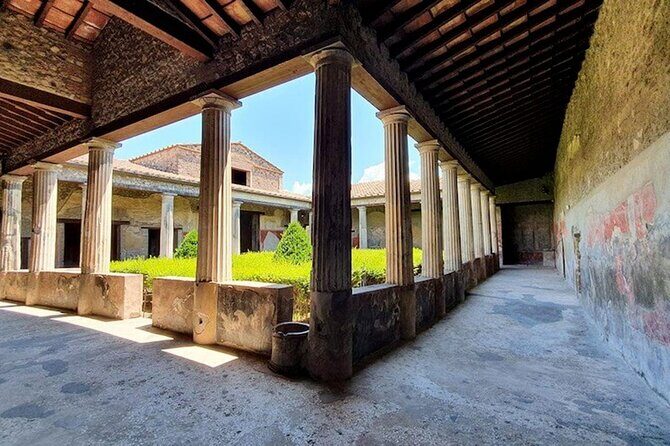 Private Tour of Pompeii, Herculaneum and Vesuvius from Naples - The coral workshop stop: why it belongs on this day